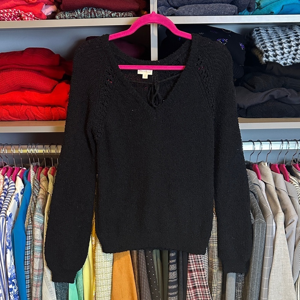 Hem & Thread black long sleeve v neck front tie sweater size S